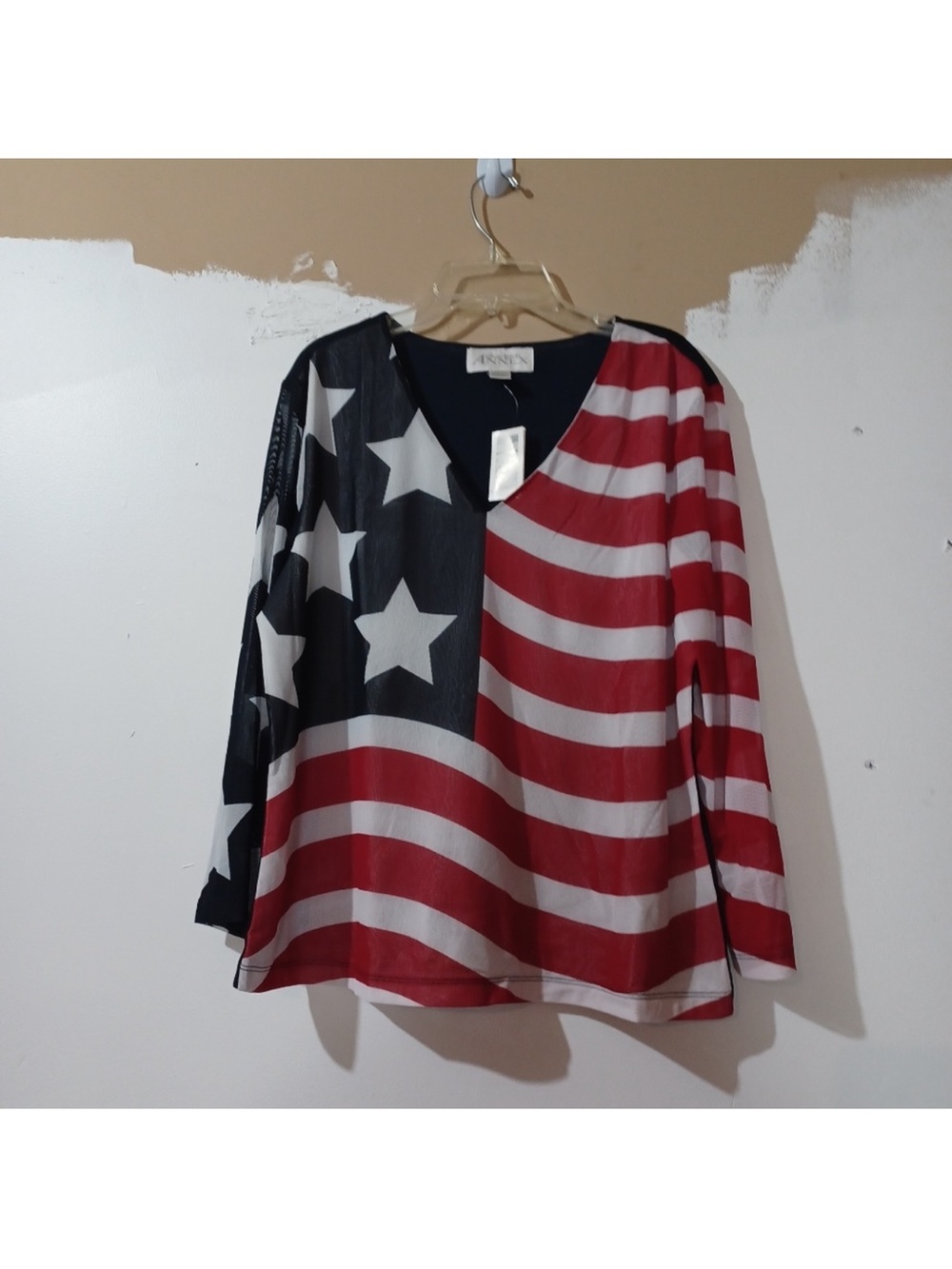 Causal corner Annex size large Womens flag top red white and blue NWOT tag